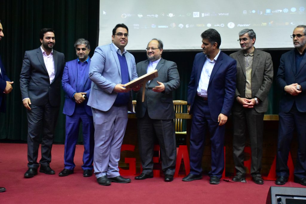 دریافت لوح از وزیر تعاون | سروش مودب